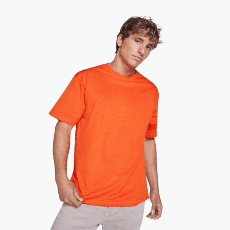 T-shirt unisexe oversize manches courtes.